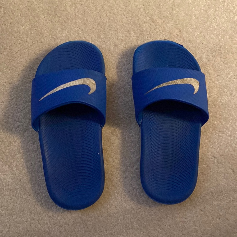 Boys Nike slides